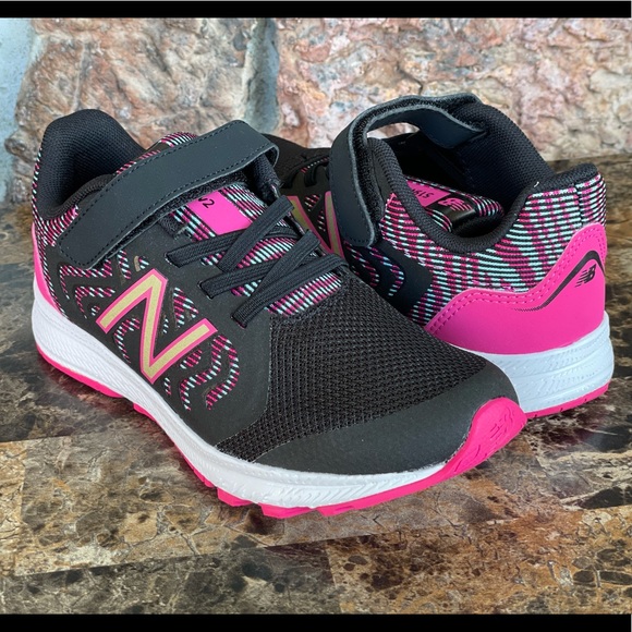 New Balance Little Girls 519V2 Stay-Put sneakers - Picture 7 of 10